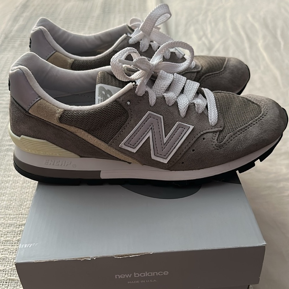 Unisex New Balance | 996 Sneakers | 5.5M/6.5W - Picture 11 of 16